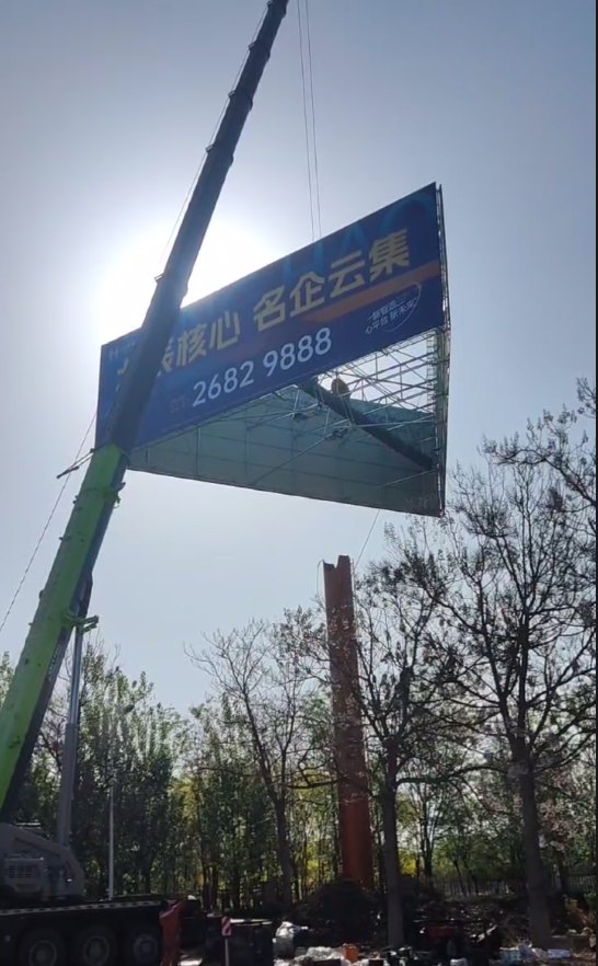 1744166708787317.jpeg 天津三面單立柱廣告牌02.jpeg